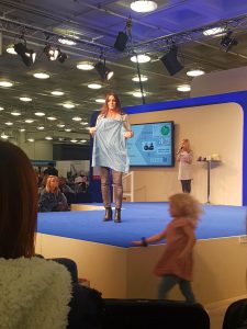 Review breastfeeding cover up nursing apron Fashion Show